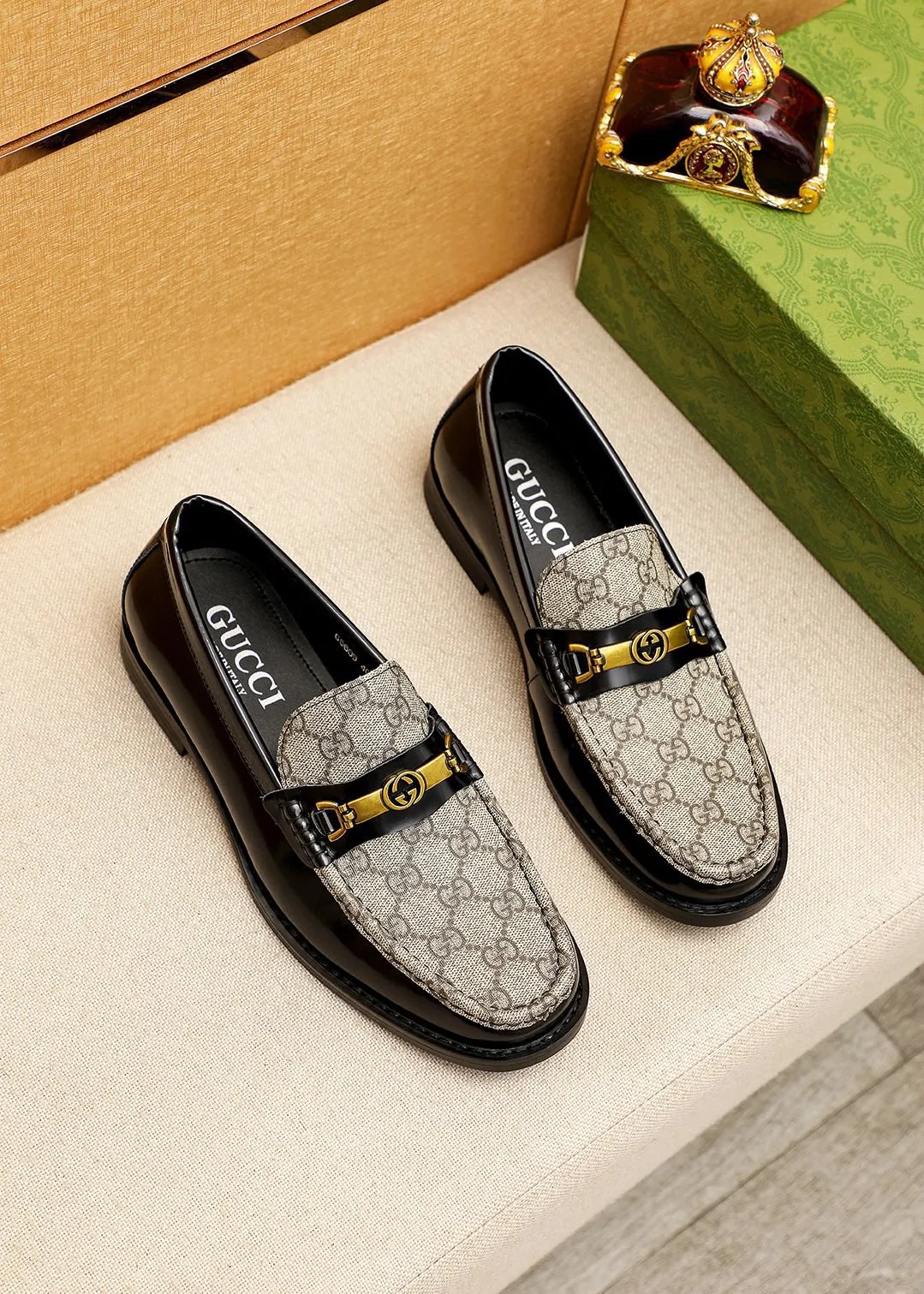 Men's shoes 💰460 💐 Product trademark: GUCCI "Gucci" casual leather shoes Regular size: 38-44 (45🉑️customized) Product materials: Selected imported first-layer open-edge beaded cowhide leather upper + luxury hardware buckle, imported water-dyed cowhide leather lining. Strong three-dimensional visual effect, original combination outsole Color: 4⃣️colors available